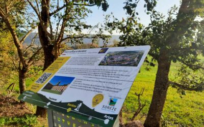 Chemin de Compostelle : panneau d&rsquo;accueil des pèlerins