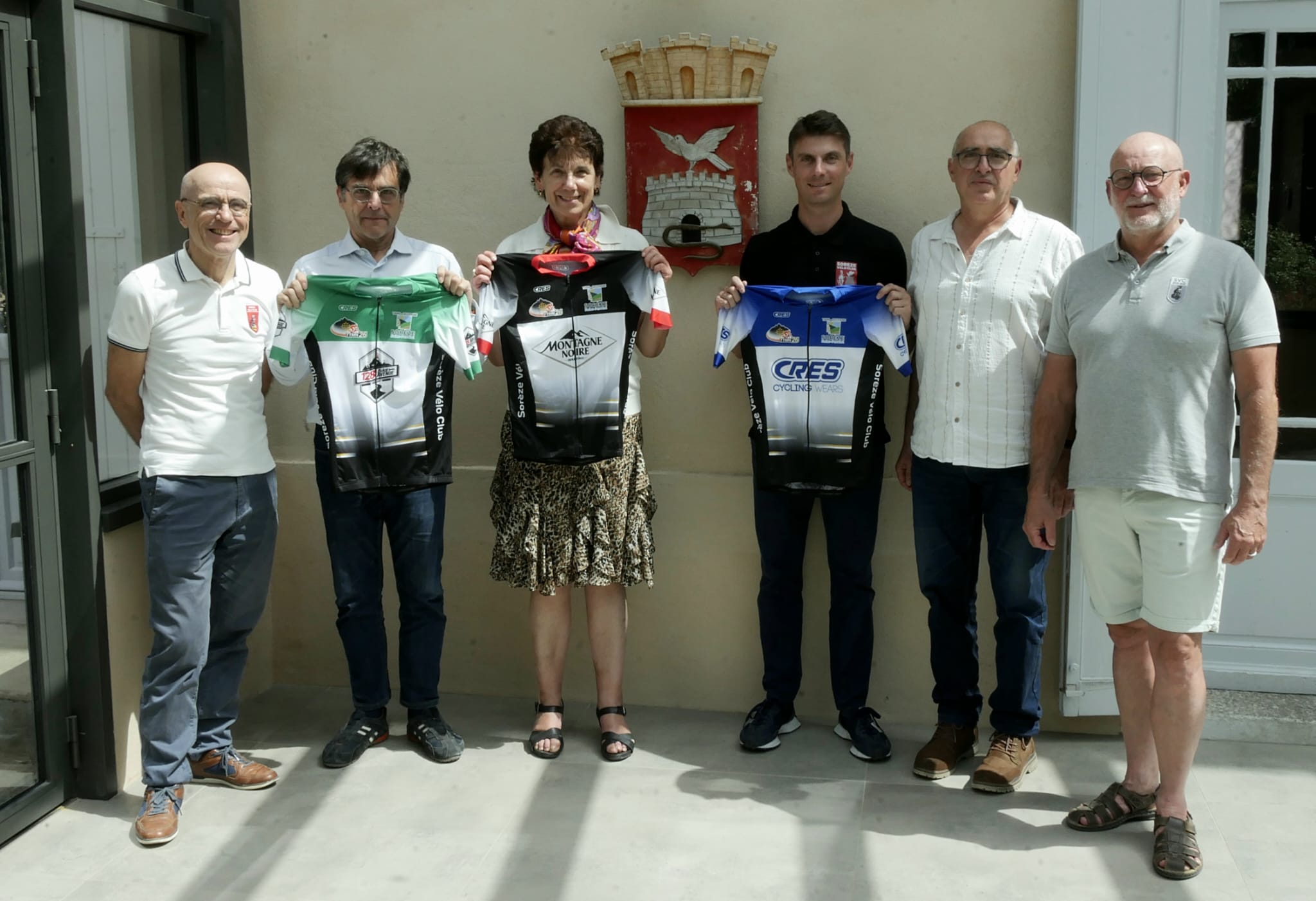 Présentation des maillots de leaders du Tour du Tarn Montagne Noire à Mme la Maire